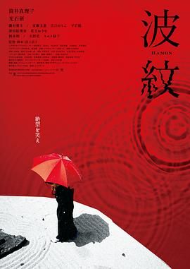 时而身着西装亮相,演绎出别具风格的年代气质。